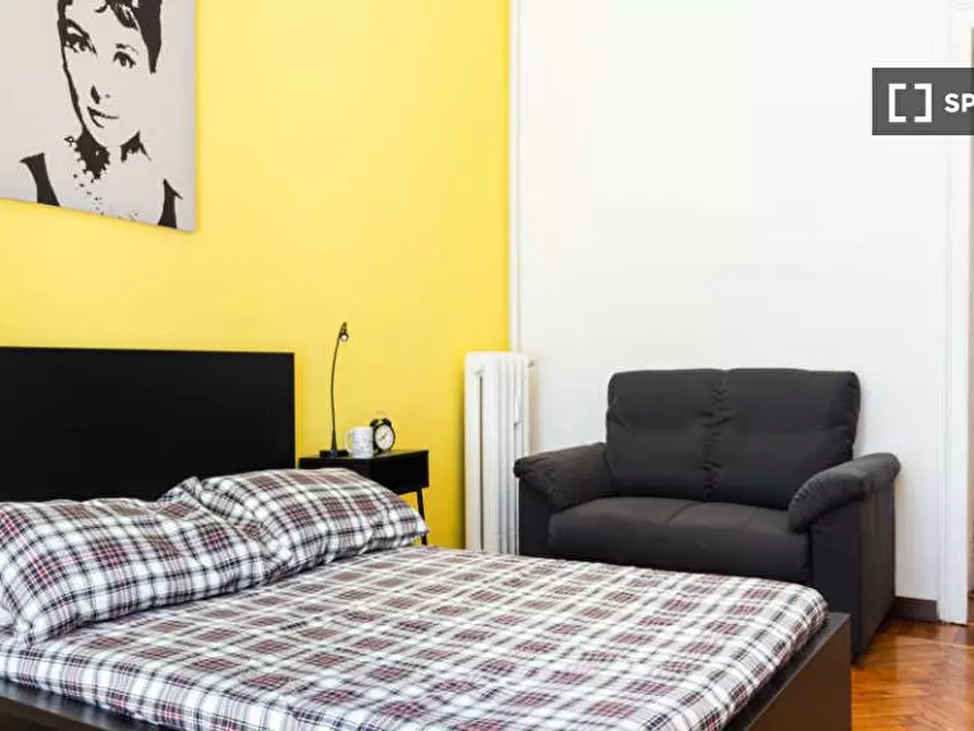 Immagine 2 di Camera condivisa in affitto  in Via Luigi Settembrini a Milano