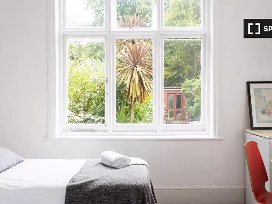 Immagine 5 di Camera condivisa in affitto  in Ground Floor Apartment a Kensington
