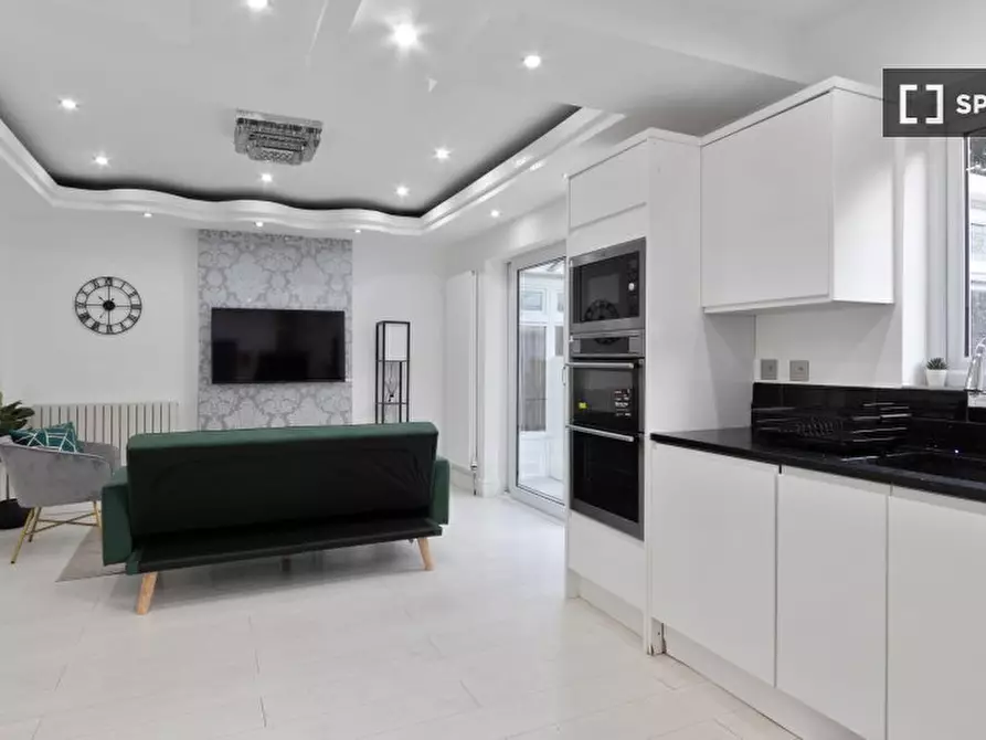 Immagine 4 di Appartamento in affitto  in Windermere Rd a Croydon
