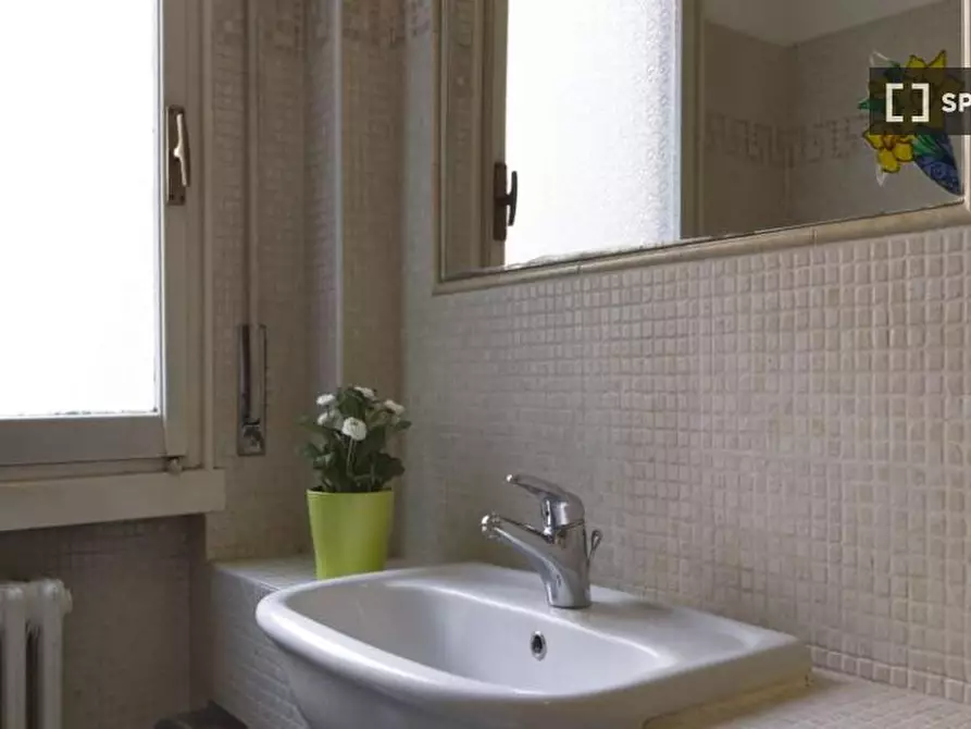 Immagine 14 di Camera condivisa in affitto  in Viale Coni Zugna a Milano