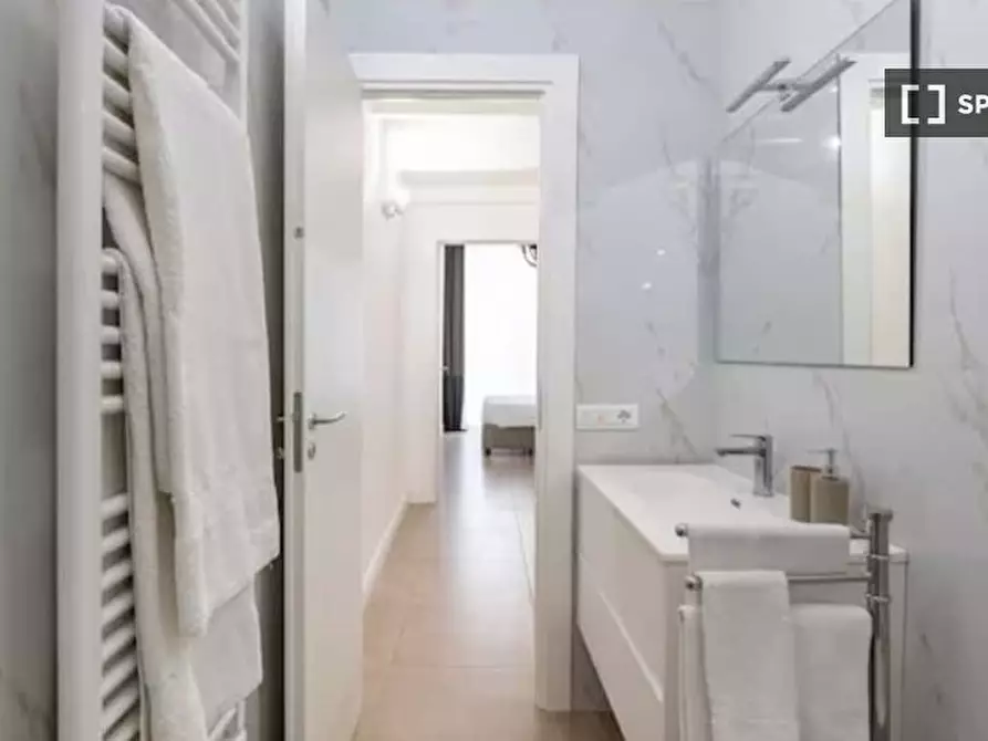Immagine 13 di Appartamento in affitto  in Vico Lungo Teatro Nuovo a Napoli