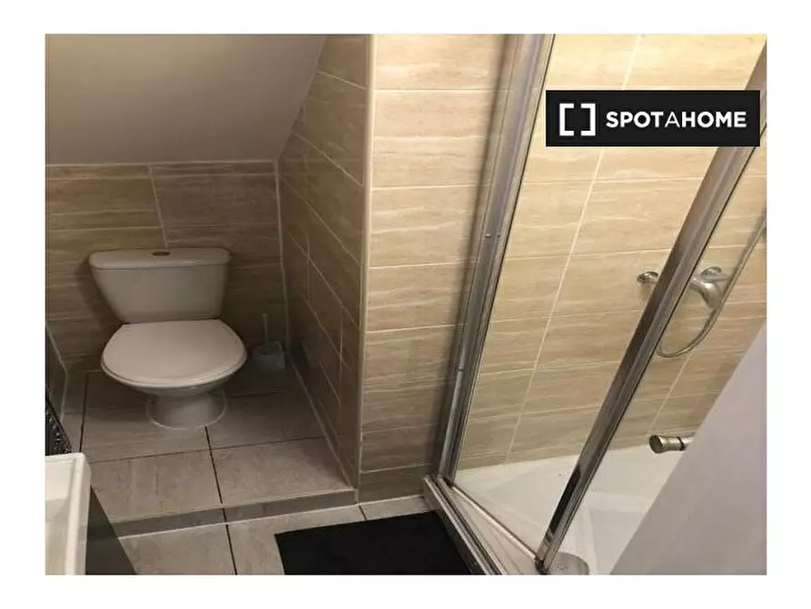 Immagine 5 di Camera condivisa in affitto  in Froissart Rd a Eltham