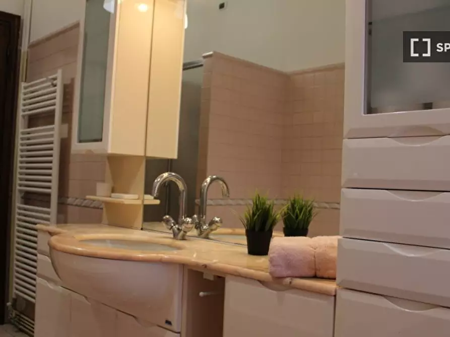 Immagine 14 di Camera condivisa in affitto  in Ambaraga a Brescia