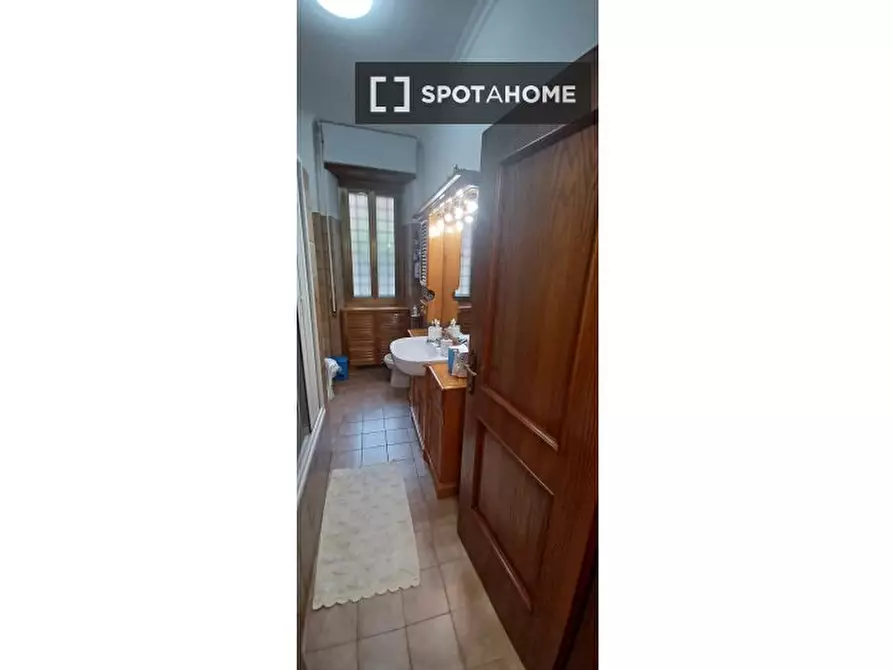 Immagine 6 di Camera condivisa in affitto  in Viale della Venezia Giulia a Roma