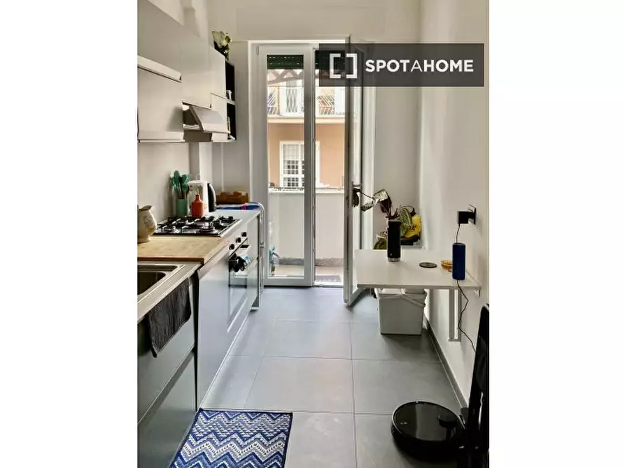 Immagine 3 di Camera condivisa in affitto  in Via degli Opimiani a Roma