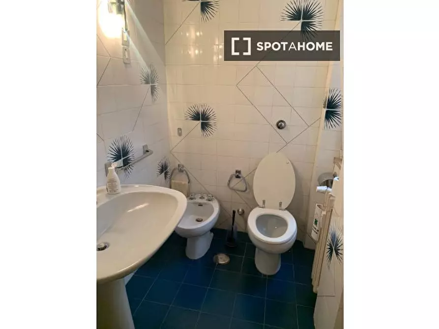 Immagine 12 di Camera condivisa in affitto  in Via dei Monti di Creta a Roma