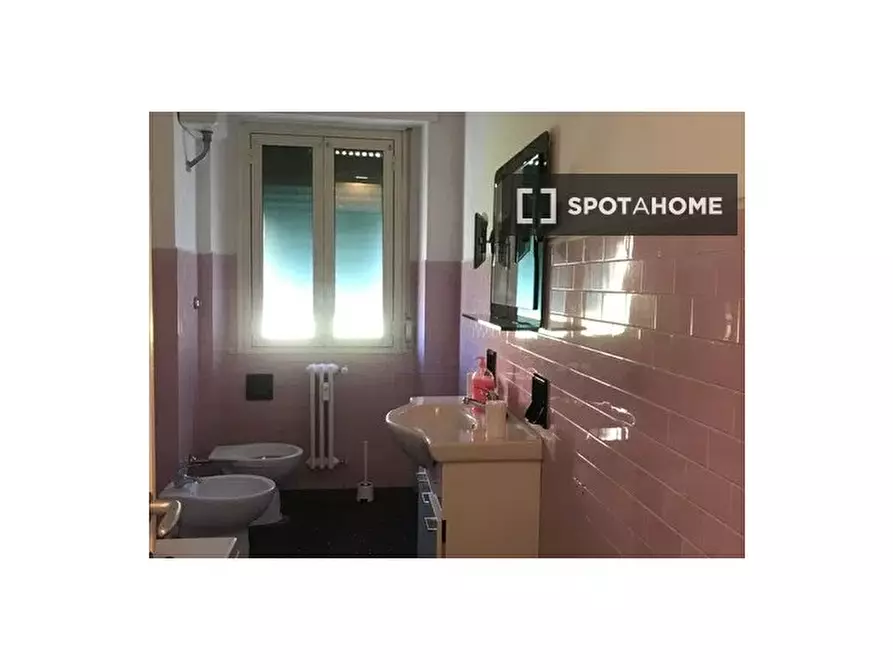 Immagine 8 di Camera condivisa in affitto  in Via Francesco Grimaldi a Roma