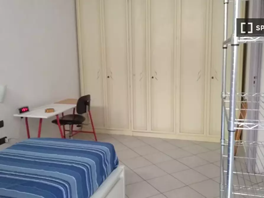 Immagine 4 di Camera condivisa in affitto  in Via Ventaglieri a Napoli