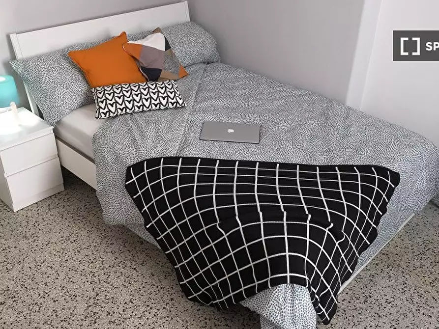 Immagine 16 di Camera condivisa in affitto  in Vico Campane a Donnalbina n. a Napoli