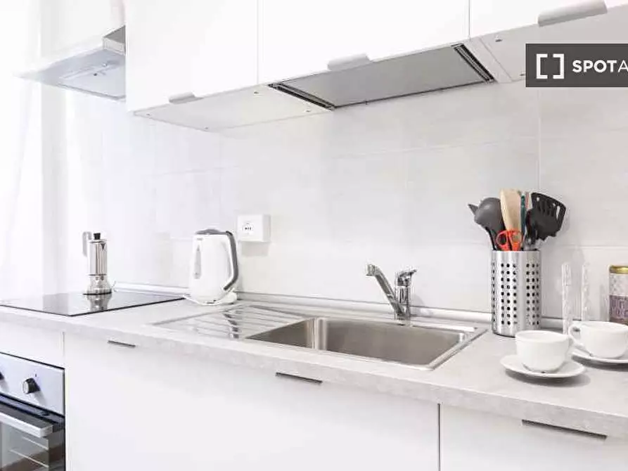 Immagine 11 di Camera condivisa in affitto  in Via Lorenteggio a Milano