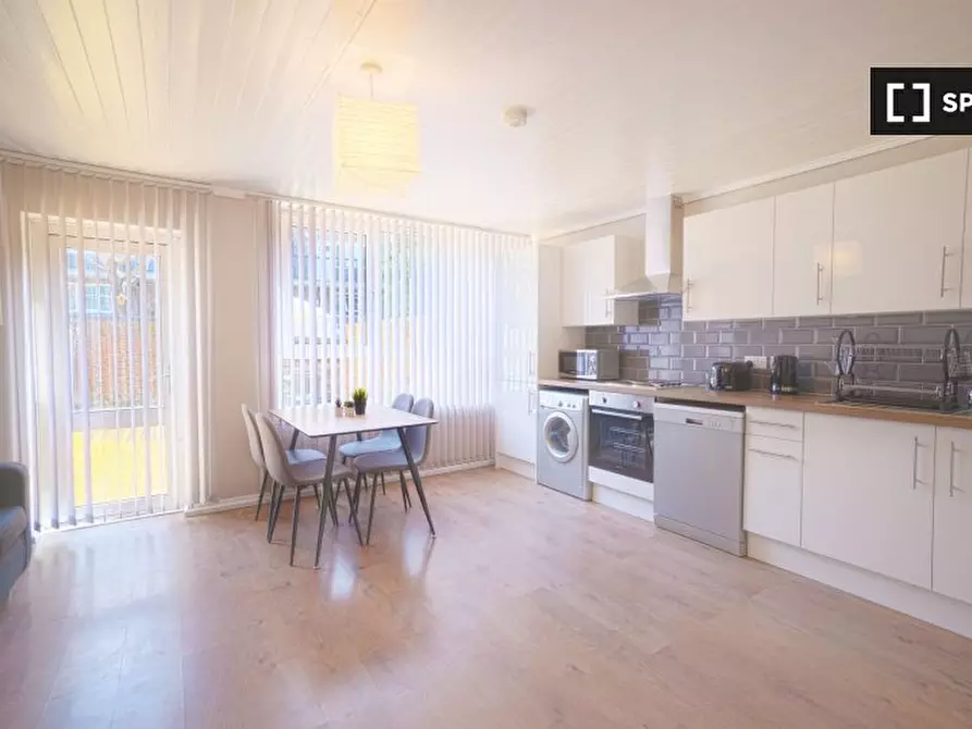 Immagine 4 di Camera condivisa in affitto  in Smythe St a Poplar