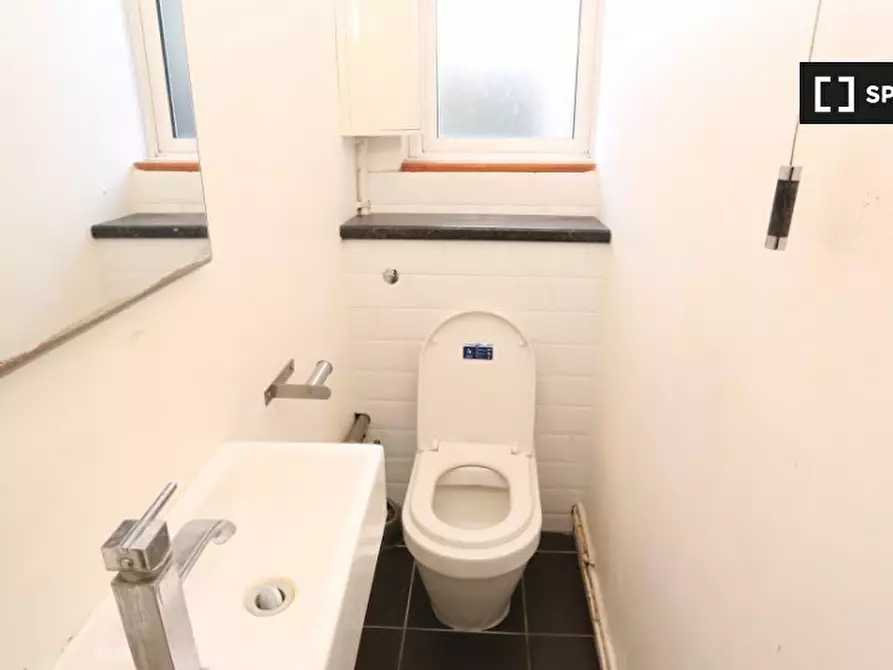 Immagine 9 di Camera condivisa in affitto  in Warley St a Poplar