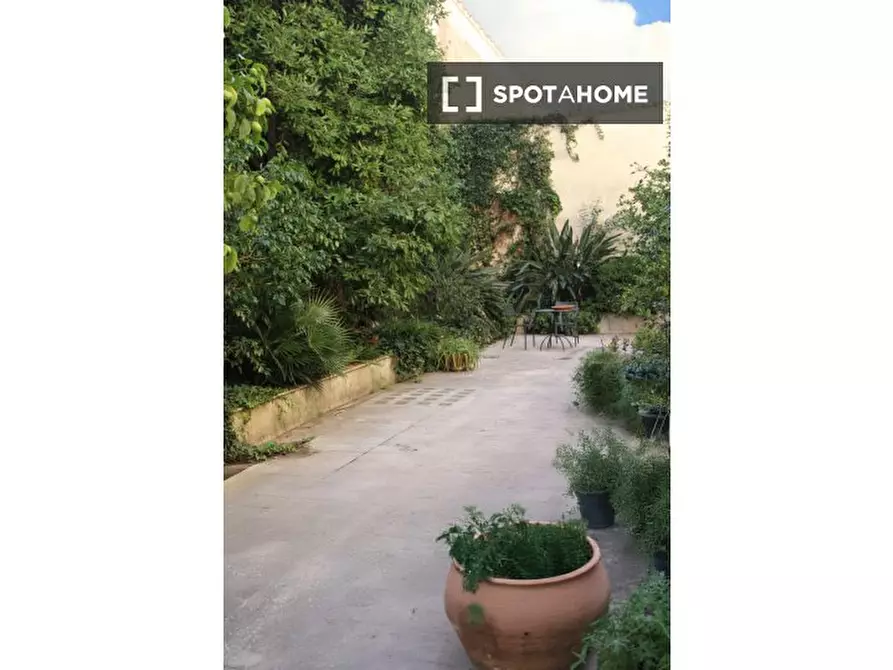 Immagine 18 di Camera condivisa in affitto  in Via di S. Calepodio a Roma