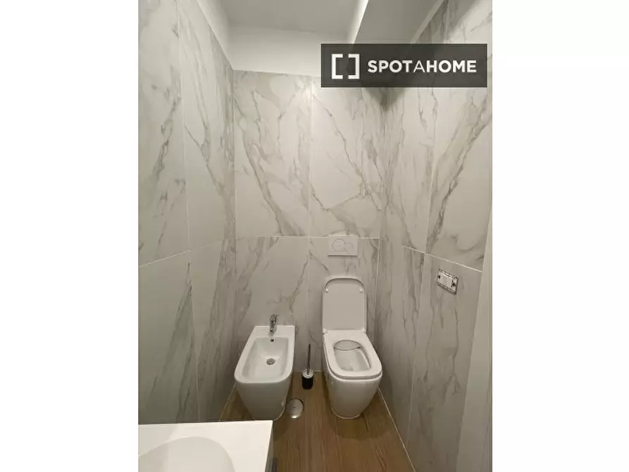 Immagine 7 di Camera condivisa in affitto  in Via Pasquale Frustaci a Napoli