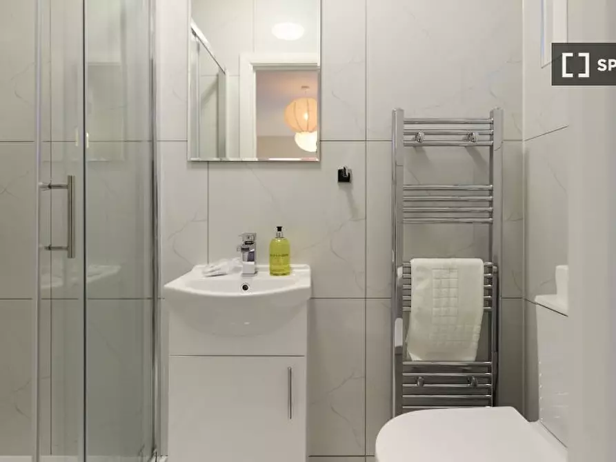 Immagine 8 di Appartamento in affitto  in Ravenswood Ct a Kingston Upon Thames