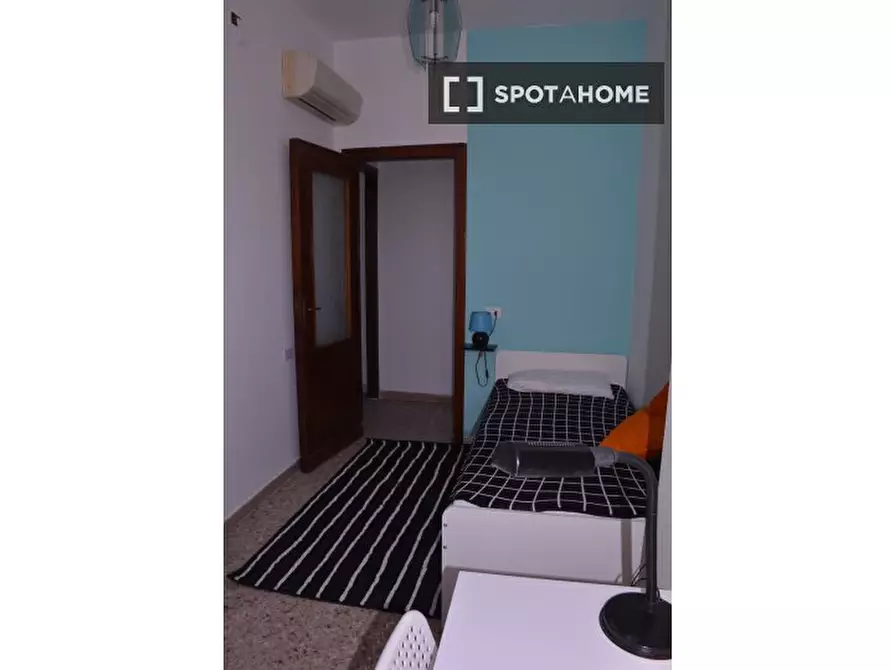 Immagine 15 di Camera condivisa in affitto  in Via dei Giudicati n a Cagliari