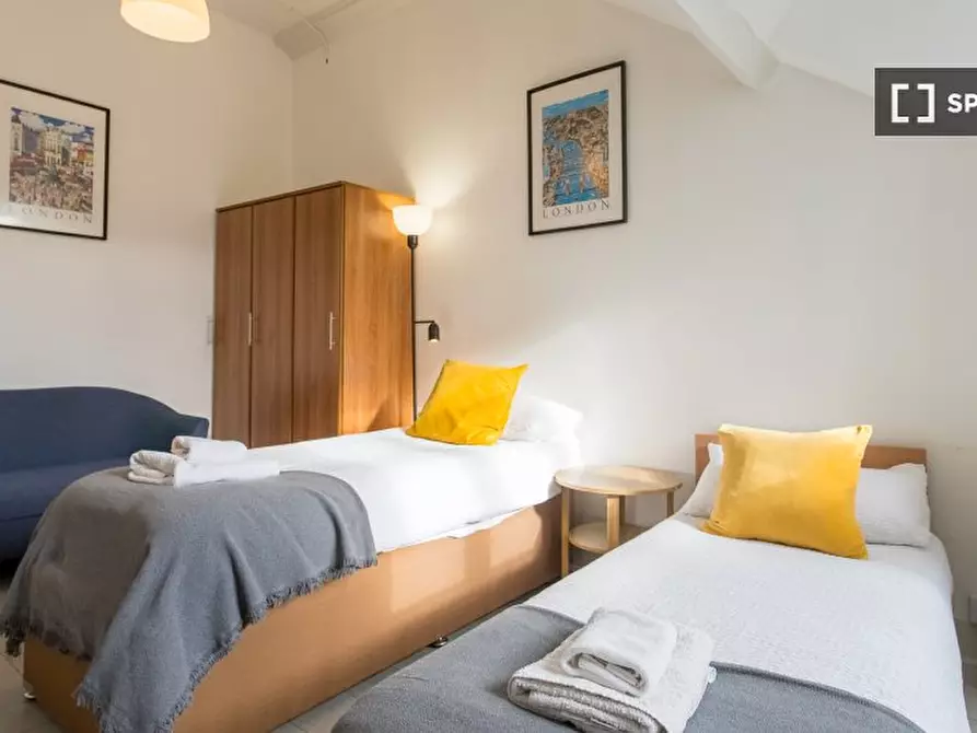 Immagine 2 di Camera condivisa in affitto  in nd Floor Apartment a Kensington
