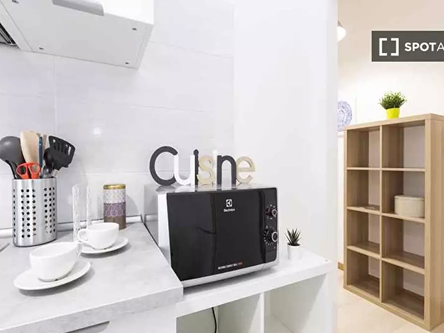 Immagine 9 di Camera condivisa in affitto  in Via Lorenteggio a Milano