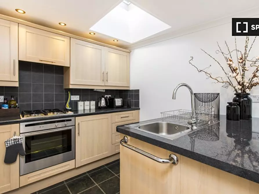 Immagine 5 di Appartamento in affitto  in a Ledbury Mews North a Kensington