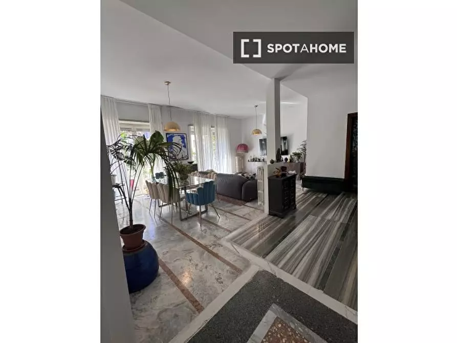 Immagine 10 di Appartamento in affitto  in Via Tolero a Roma