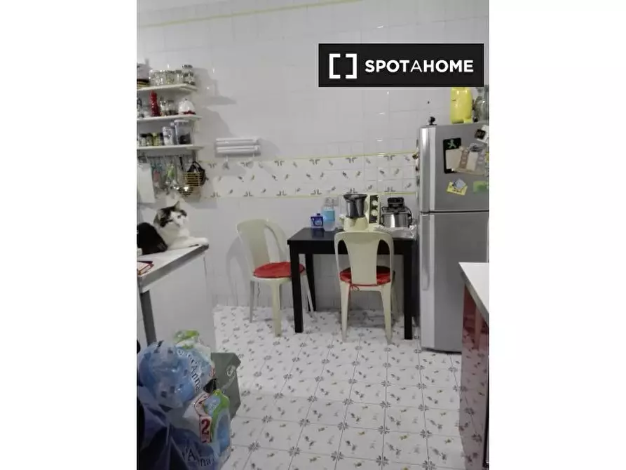 Immagine 15 di Camera condivisa in affitto  in Vico Tarsia a Napoli