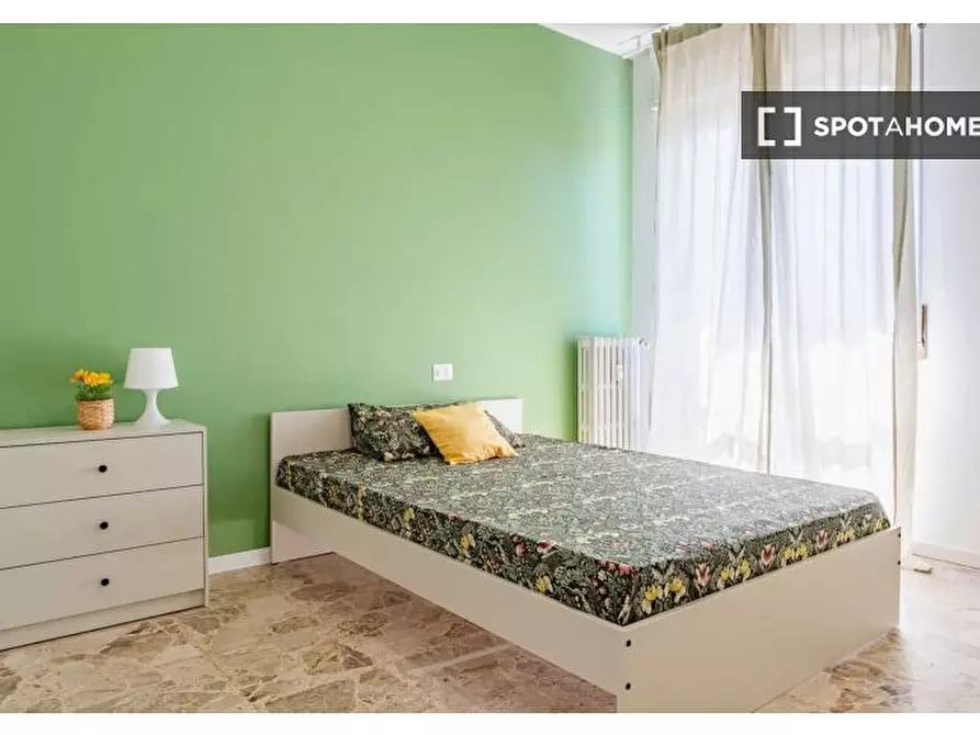 Immagine 1 di Camera condivisa in affitto  in Via G.B. Tiepolo a Cinisello Balsamo