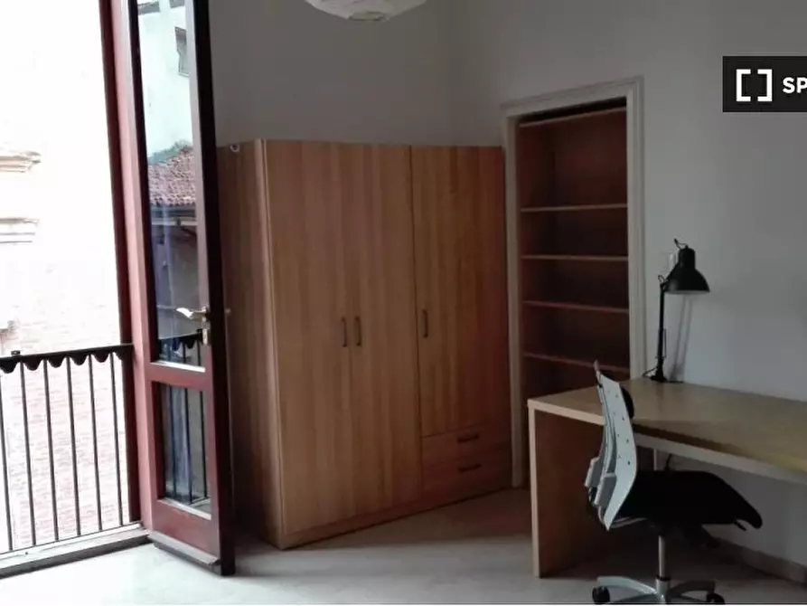 Immagine 5 di Camera condivisa in affitto  in Via S. Vitale a Bologna