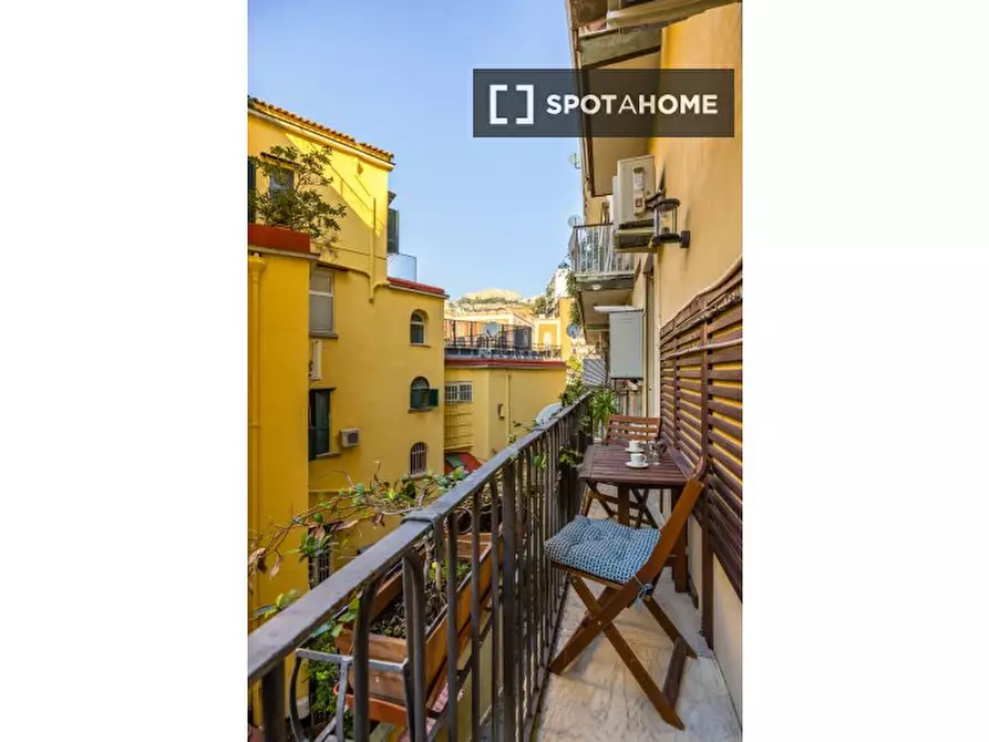 Immagine 15 di Appartamento in affitto  in Via Sant'Arpino a Chiaia a Napoli