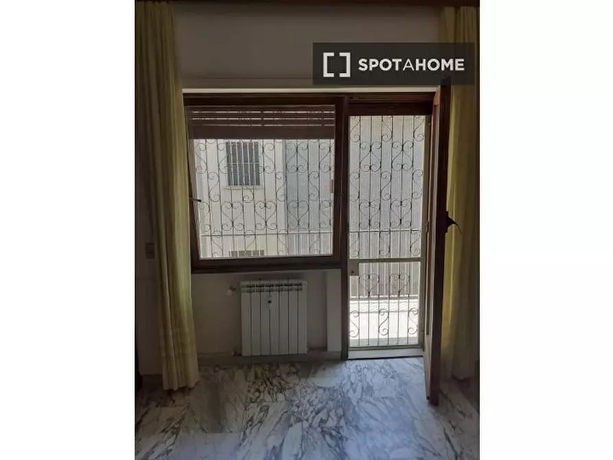 Immagine 3 di Camera condivisa in affitto  in Via Giuseppe Lorenzoni a Roma