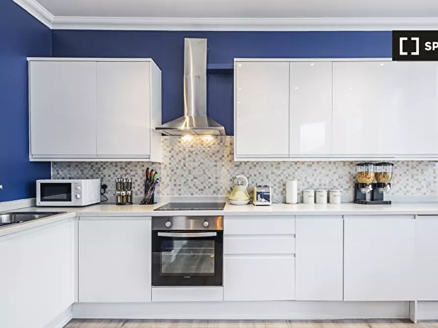 Immagine 11 di Appartamento in affitto  in Kilburn High Rd a Camden Town