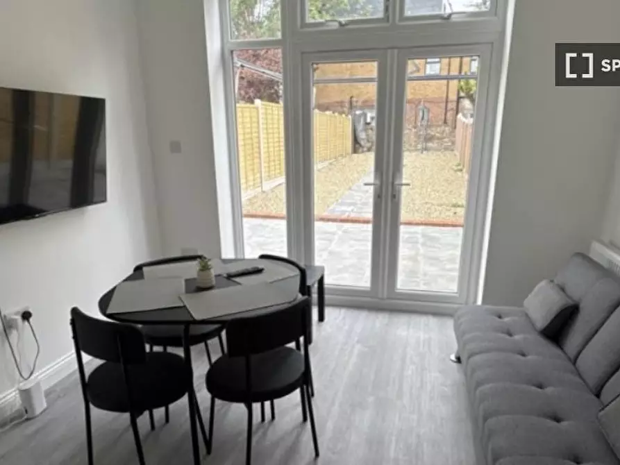 Immagine 1 di Appartamento in affitto  in Church Lane a Enfield