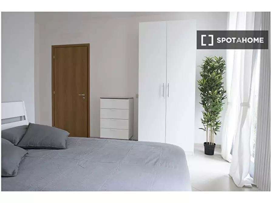 Immagine 1 di Camera condivisa in affitto  in Via Giuseppe De Finetti a Milano