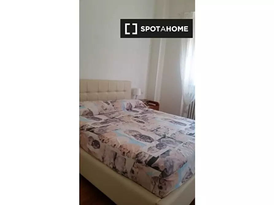 Immagine 1 di Camera condivisa in affitto  in Alzaia Naviglio Pavese a Milano