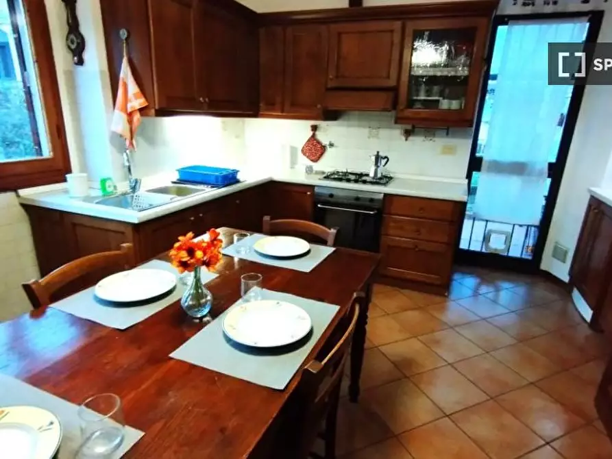 Immagine 13 di Camera condivisa in affitto  in Via Francesco Calzolari a Firenze