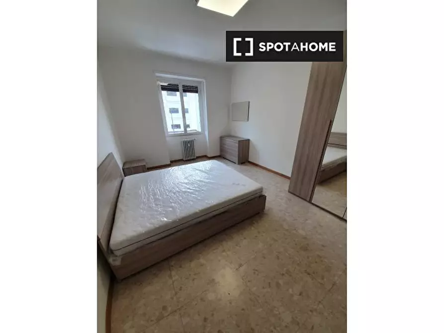 Immagine 1 di Camera condivisa in affitto  in Via Giovanni Battista Pirelli a Milano