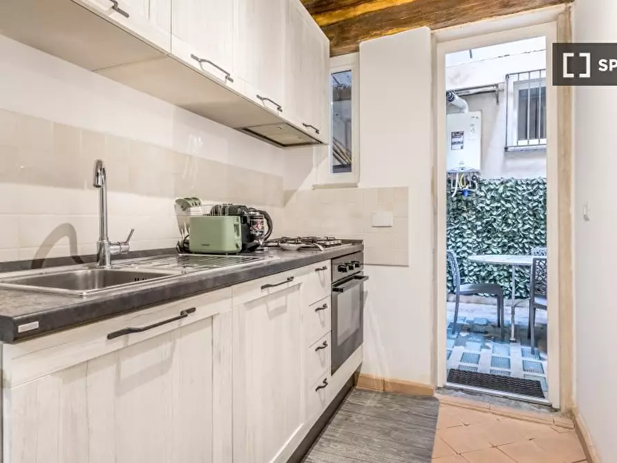 Immagine 11 di Appartamento in affitto  in Via Giulia a Roma