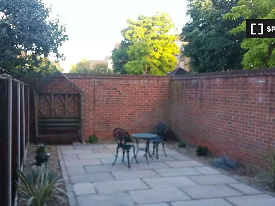 Immagine 8 di Camera condivisa in affitto  in Barnsdale Ave a Poplar