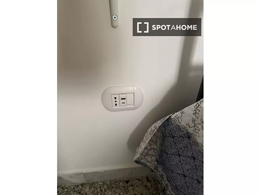 Immagine 14 di Camera condivisa in affitto  in V. Salvator Rosa a Napoli