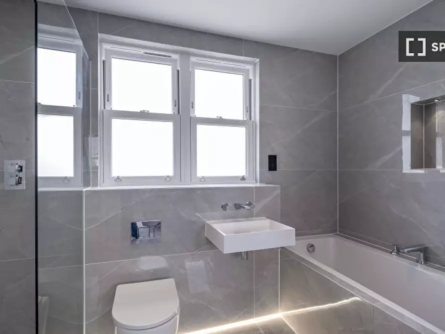 Immagine 18 di Appartamento in affitto  in Ashmore Rd a Paddington