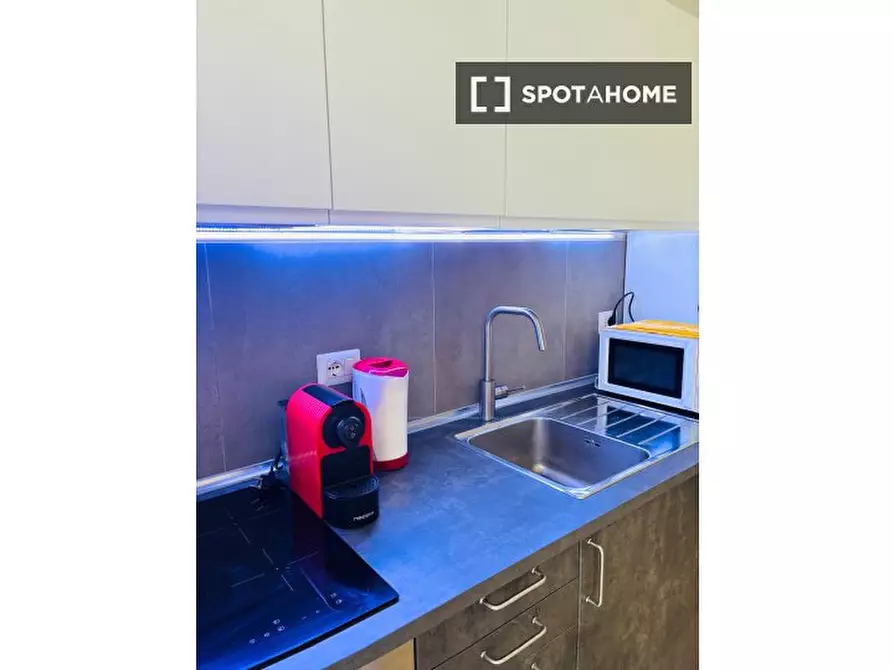 Immagine 2 di Ufficio in affitto  in Via dei Lucani a Roma