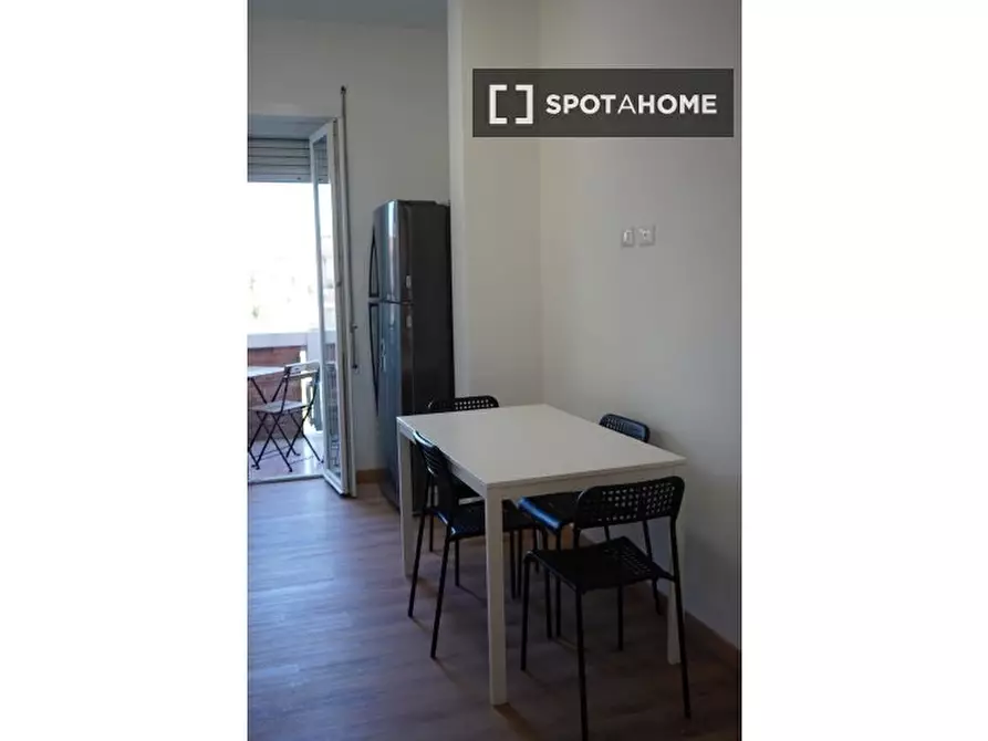 Immagine 17 di Camera condivisa in affitto  in Via Salvatore Pincherle a Roma