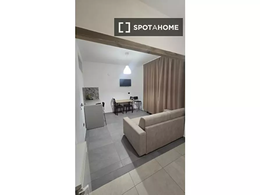 Immagine 11 di Camera condivisa in affitto  in Via Damaso Cerquetti a Roma