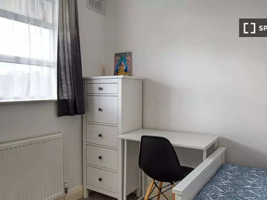 Immagine 15 di Camera condivisa in affitto  in Myrdle St a Poplar