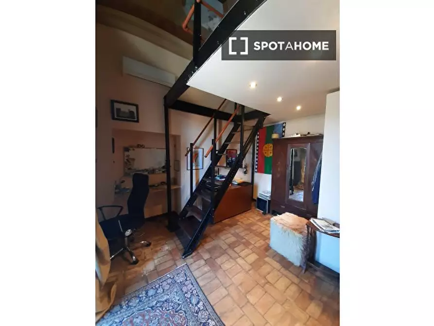 Immagine 2 di Camera condivisa in affitto  in Via Cavour a Roma