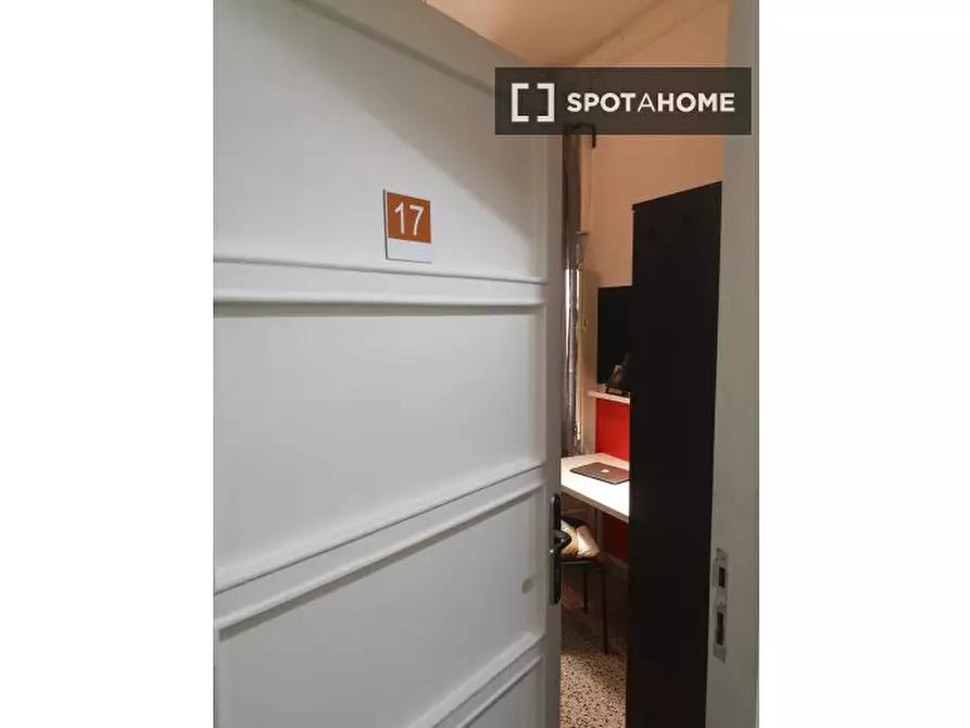 Immagine 5 di Camera condivisa in affitto  in Vico Campane a Donnalbina n. a Napoli