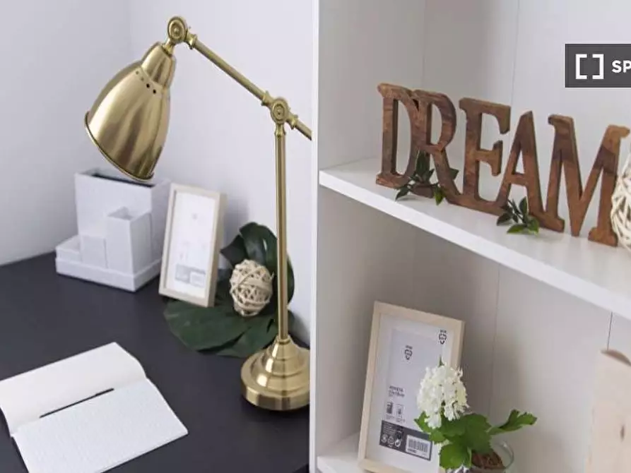 Immagine 3 di Camera condivisa in affitto  in Viale Legioni Romane Milan a Milano