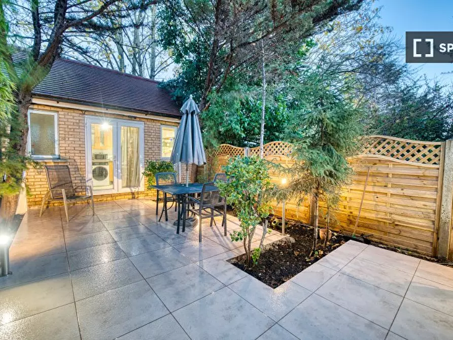 Immagine 8 di Appartamento in affitto  in Spruce Hills Rd a Walthamstow