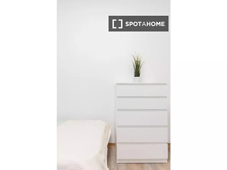 Immagine 5 di Camera condivisa in affitto  in Via Elba a Torino