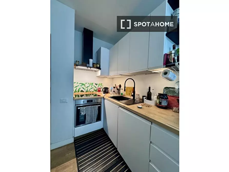 Immagine 4 di Camera condivisa in affitto  in Via dei Reti a Roma