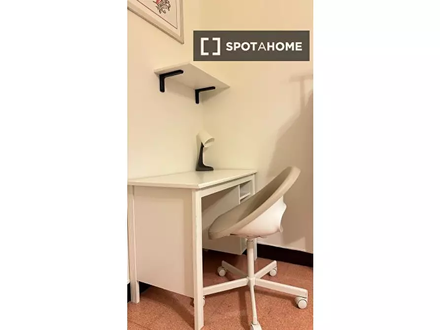 Immagine 3 di Camera condivisa in affitto  in Via Voghera a Roma